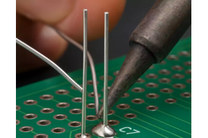 Through Hole in PCB Suunnitteluohjeet aloittelijoille